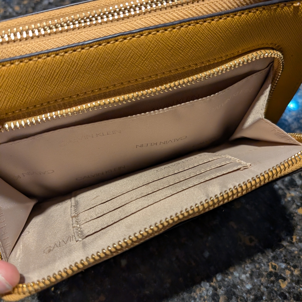 Calvin Klein Yellow Crossbody Bag - Picture 4 of 6